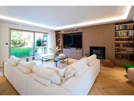 villa de luxe de 8 pièces en location versailles  île-de-france