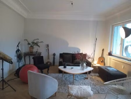 appartement à louer à avenue reine marie-henriette forest (vbe34447)