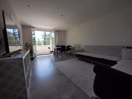 exclusivité appartement 3 pièces avec balcon et parking proche métro