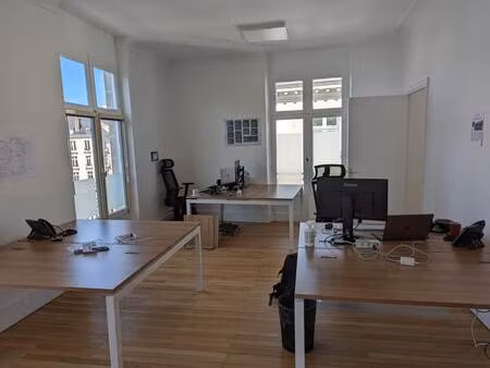 location bureaux 143 m²