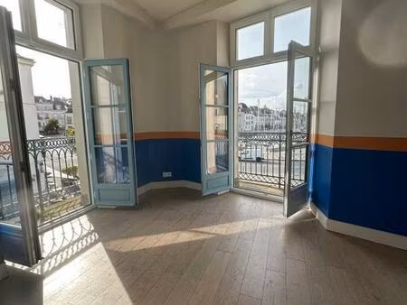 location bureaux 77 m²