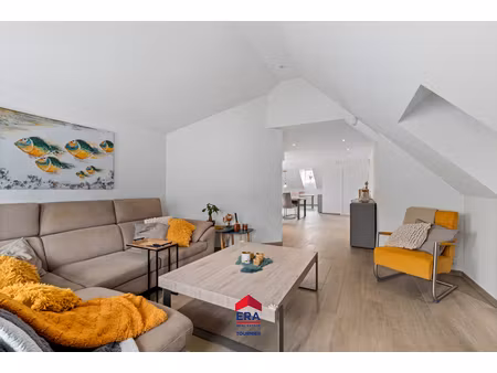 commercieel te koop in geel met 3 slaapkamers