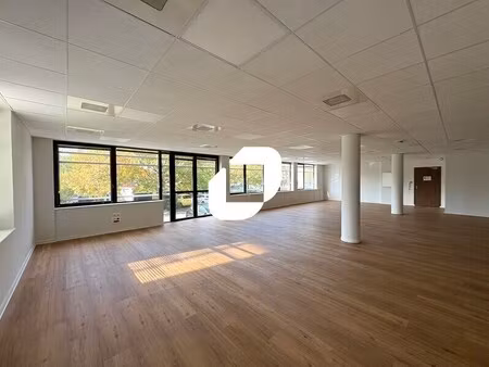 location bureaux 89 m² à 2 429 m²