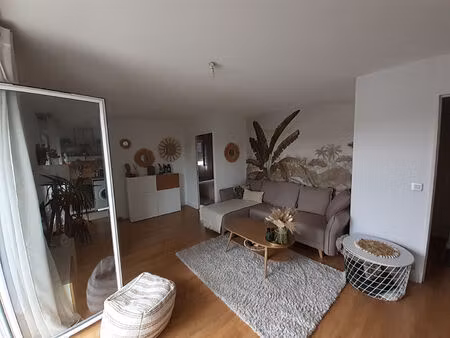 appartement t2 meuble 44m² 2iem étage + balcon + parking