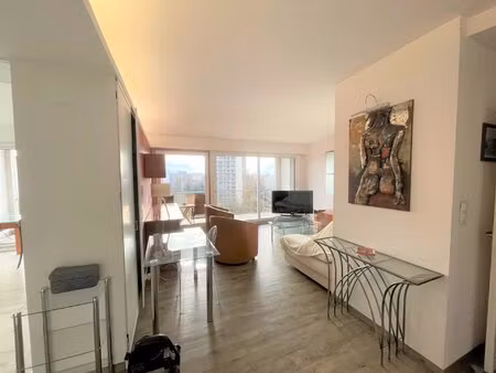 t3 lumineux sans vis à vis avec balcon terrasse