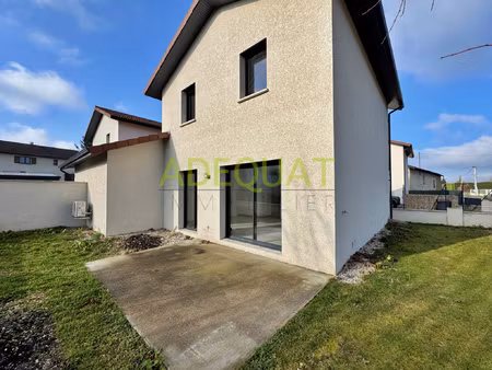 st savin  chapeze - maison recente avec garage et jardin