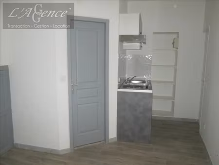 location appartement 2 pièces 23m2 nîmes 30000 - 378 € - surface privée