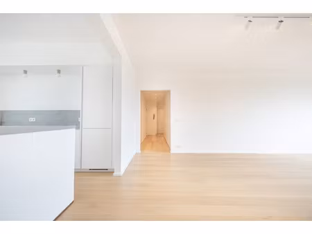 appartement te koop in elsene met 1 slaapkamer