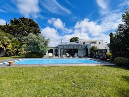 maison 7 pièces - 218 m²