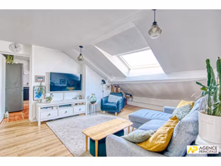 versailles notre-dame appartement 4 pièces 85m² au sol situé au dernier étage
