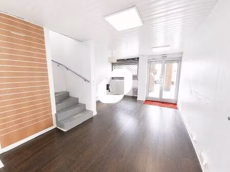 location commerce montigny le bretonneux 78180 80m²
