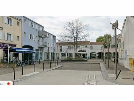 location commerce bouguenais 44340 84m²
