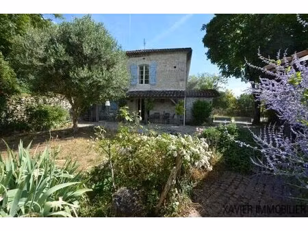 belle maison en pierre située dans un hameau/ village à seulement 5 minutes de...