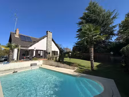 belle maison familiale avec piscine et sous-sol total