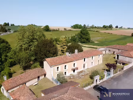 ancienne ferme nombreuses dépendances sources et lavoir