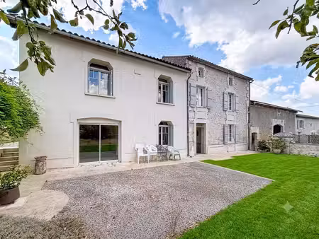 20km gare tgv angouleme : ensemble immobilier charentais rénové avec maison principale ...