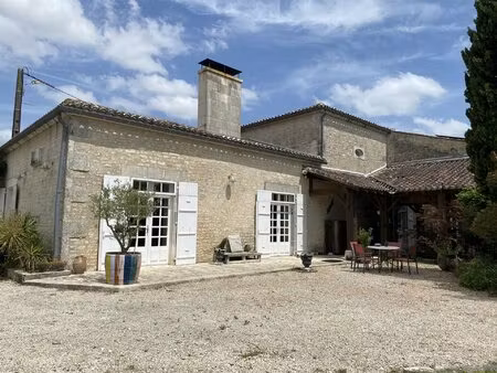 entre cognac et jarnac : maison esprit loft avec jardin et garage