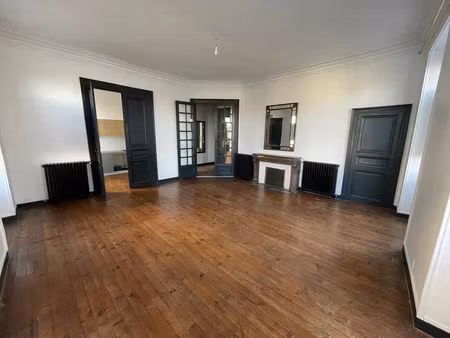 location appartement 4 pièces 107m2 pau 64000 - 1402 € - surface privée