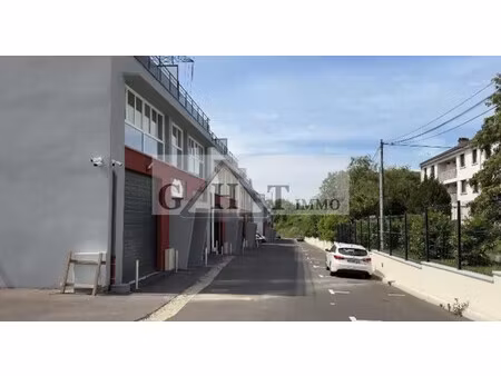 location local commercial