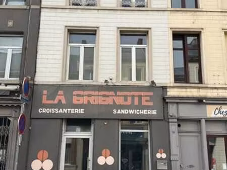 maison d'habitation et de commerce avec 2 entrées distinctes