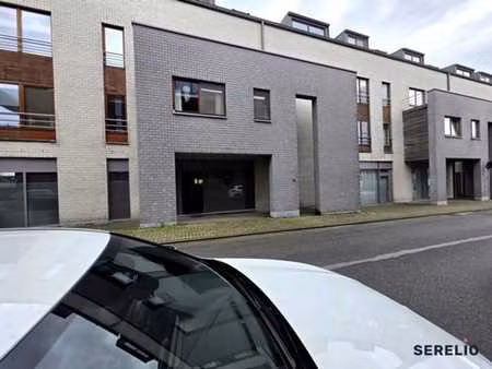 grand appartement 1 chambre avec un accès au jardin commun