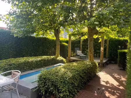 ruime 3-slaapkamerwoning met prachtige tuin en carport