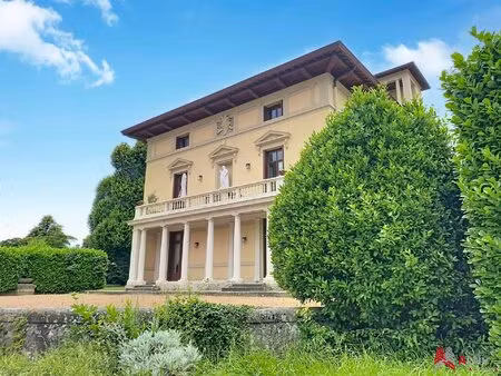 écully 95 m² rénovés dans une demeure de caractère du 1