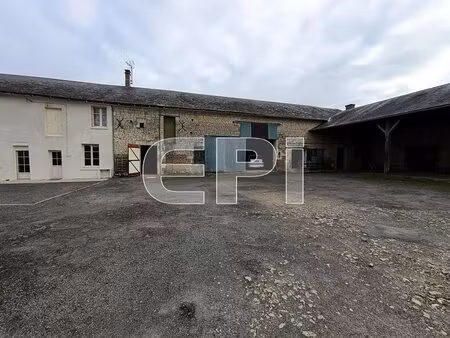 ferme authentique à monts-sur-guesnes