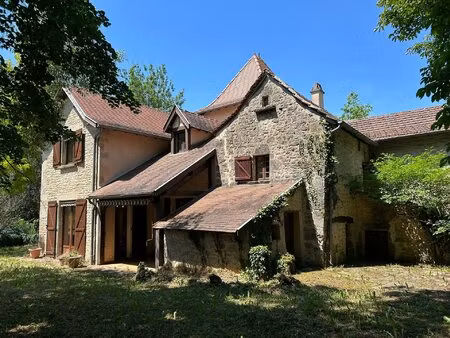 maison familiale en pierre avec terrain attenant