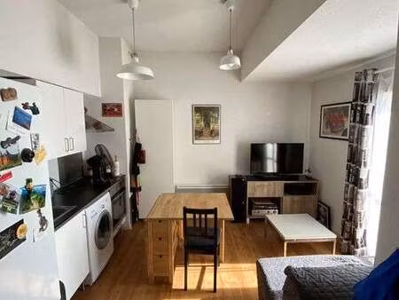 location appartement 2 pièces à châteauneuf-du-pape (84230) : à louer 2 pièces / 33m² chât