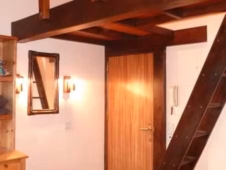 joli studio meublé