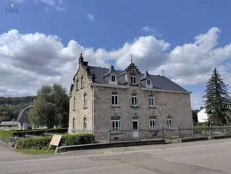 maison bourgeoise avec un grand terrain en dépendances