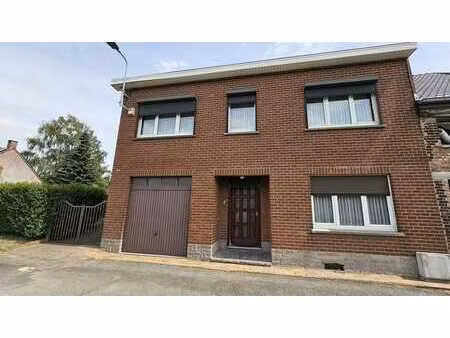 grande maison 3 façades avec beau jardin