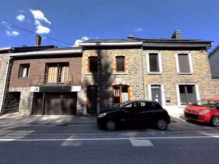 charmante maison mitoyenne 2 chambres avec jardin