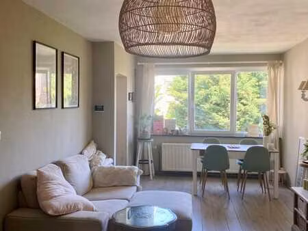 appartement 2 chambres à woluwe-saint-lambert avec balcon