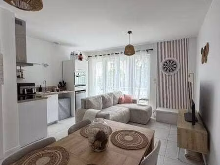 location appartement 2 pièces à la roche-sur-yon centre ville (85000) : à louer 2 pièces /
