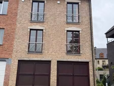 bel appartement au 1er étage  sans ascenseur  avec grand ga