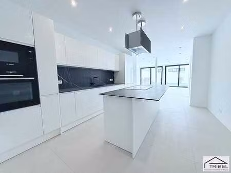 sublime apt neuf de 2ch + terrasse & jardin! a visiter!