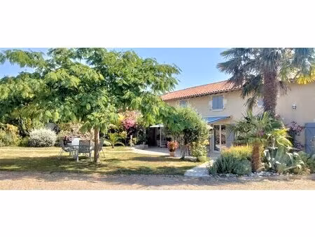 charmante maison de 169 m² à angliers avec jardin fleuri
