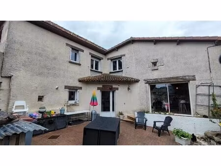 charmante maison de 2 chambres à chalais de 137 m²