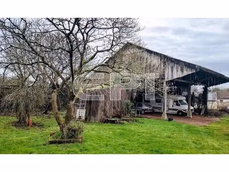 maison de 110 m² à chalais  avec nombreuses dépendances