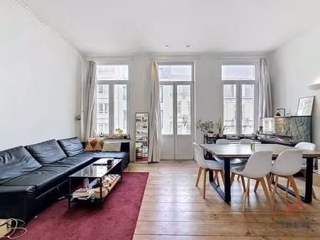 bel appartement 2 chambres dans petit immeuble