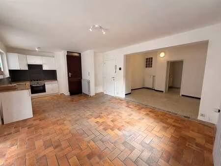 superbe duplex 2 chambres avec terrasse entièrement rénové