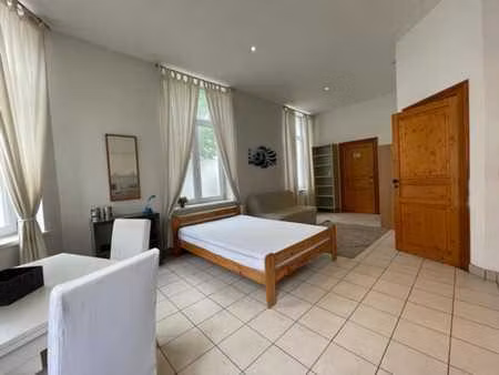 quartier europeen  superbe studio meublé de ± 31 m²