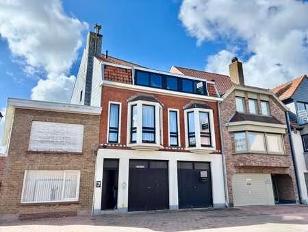 opbrengsteigendom met 3 appartementen en 2 garages op top...