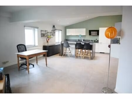 spacieux appartement de 110m² sis rue hors château à liège