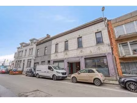 immeuble avec commerces et appartement de denderleeuw
