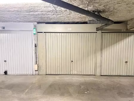 garage / box de 13m² sur l'avenue jean moulin - hyères