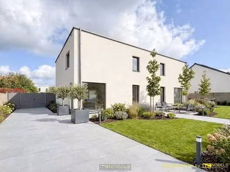 te koop  strakke nieuwbouwwoning op landelijke ligging