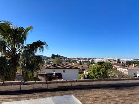 dépendance meublée idéale étudiant   vue château de la garde